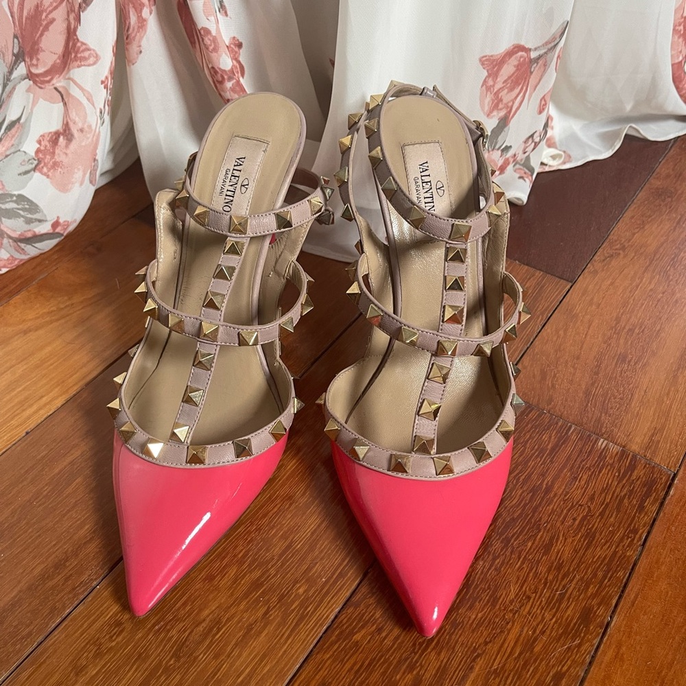 Valentino Rose Pink Rockstud Pump - Size 39